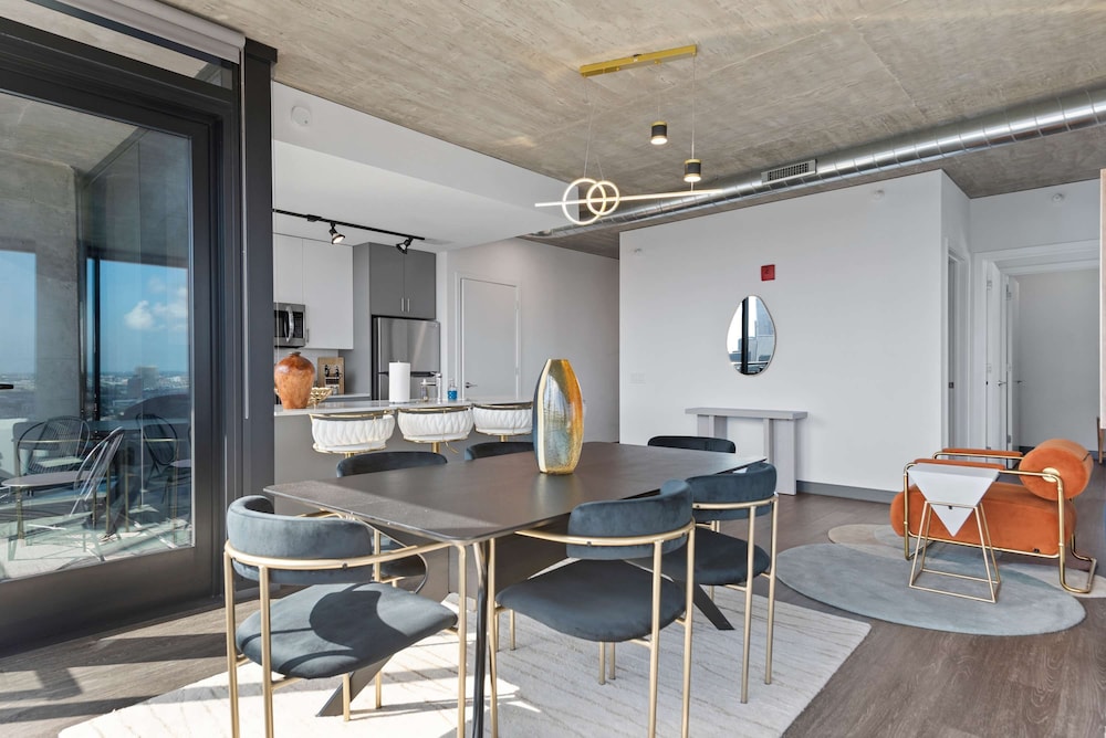 Cloud9 6 apt for 30ppl Fulton Market The Nouveau