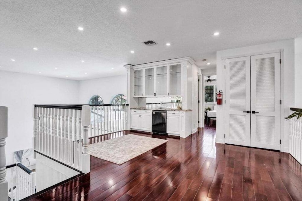6br Elegant Hollywood Lakes Mansion W/ Pool & Spa 6 Bedroom Home