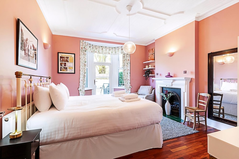 Chic Garden Flat in Leafy Ealing