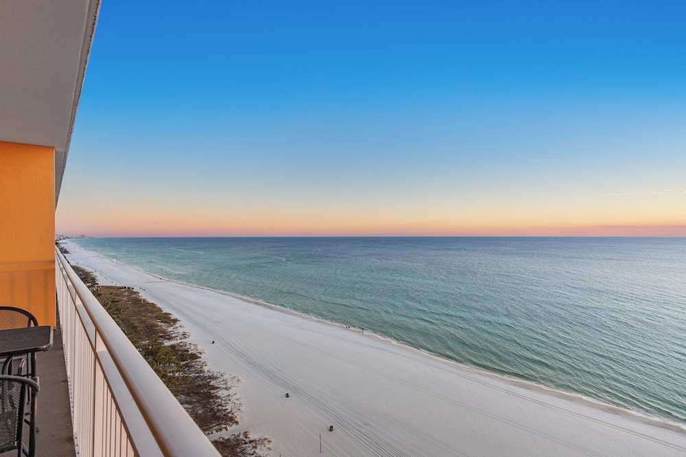 Beachfront Bliss Awaits: 2-bed, 2-bath Condo at Sterling Reef - Sleeps 6!