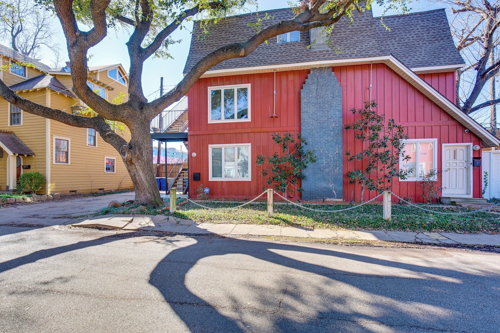 3 Mi to Dtwn: Historic Gem w/ City Views in Dallas