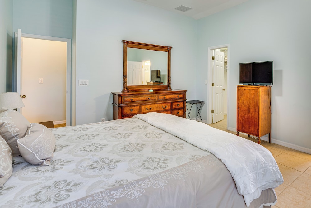 4 Mi to Beaches: Fort Myers Escape w/ Patio, photo 16