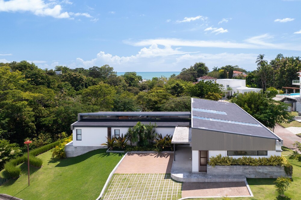 Villa Futura by Acomodo