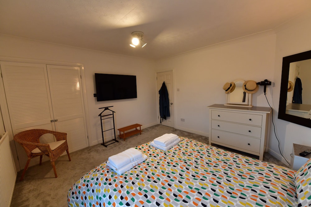 2Bd Garden Home - A Short Walk To Stonehenge