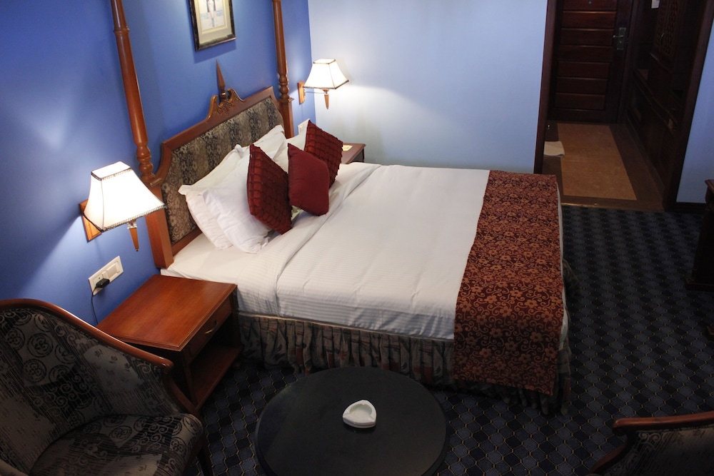 Regant Lake Palace