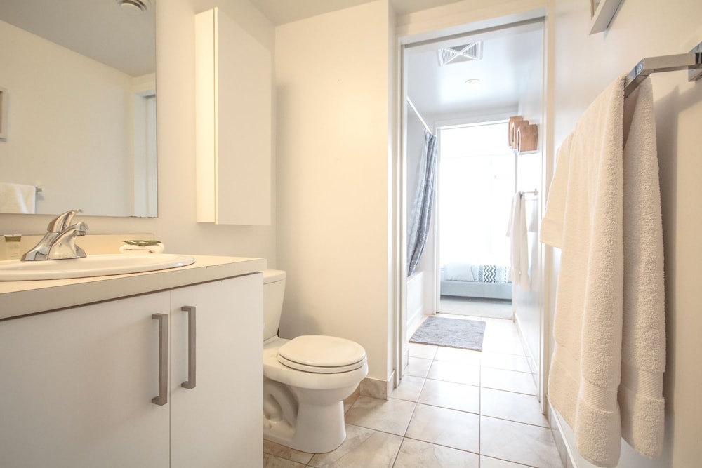 Sarkar Suites - Entertainment District