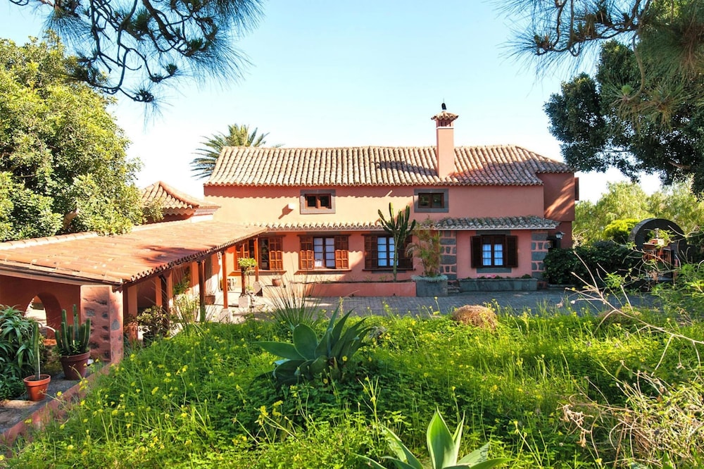 Villa Mansion Bandama With Pool in Santa Brigida