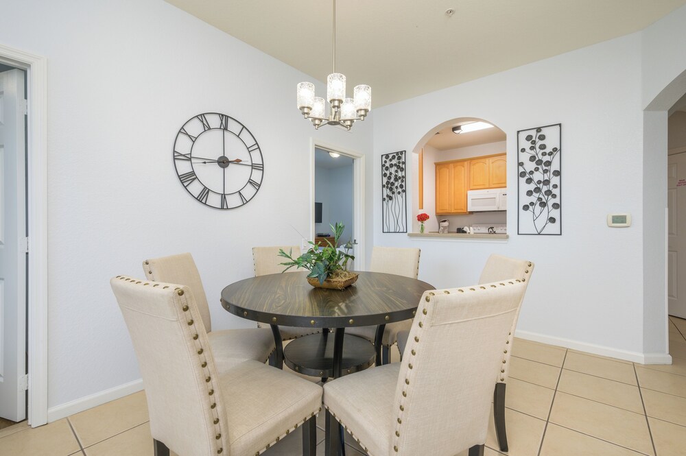 New Listing Beautiful Condo, Vista Cay - 3017