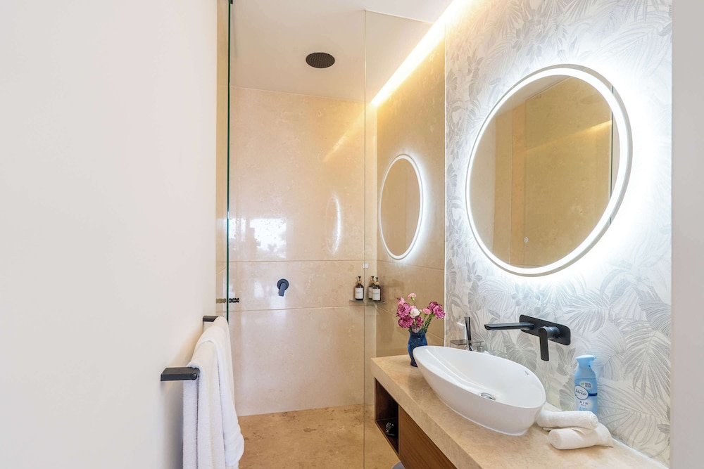 Soho PV Stunning Views Luxury Heated Rooftop Pool