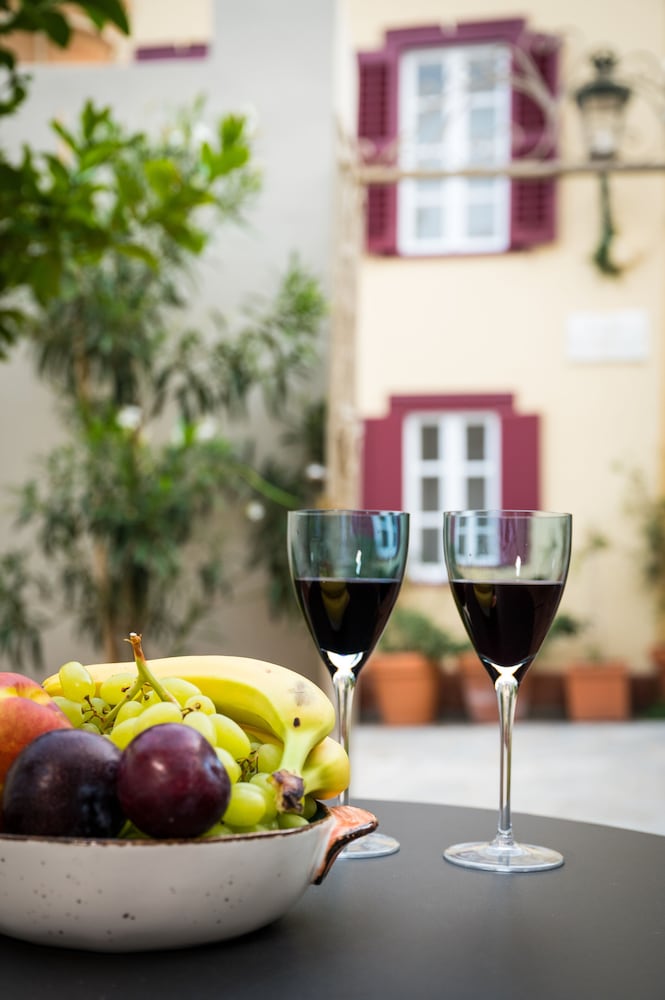 Acropolis Suites