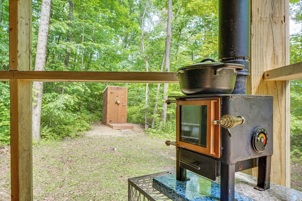 Solar-powered Brandon Studio Cabin: Hiking Access