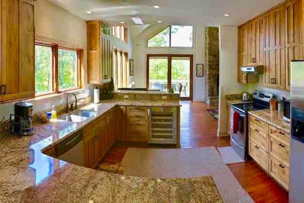 Vacation Home Near Golf Course Hiking Sleeps 20