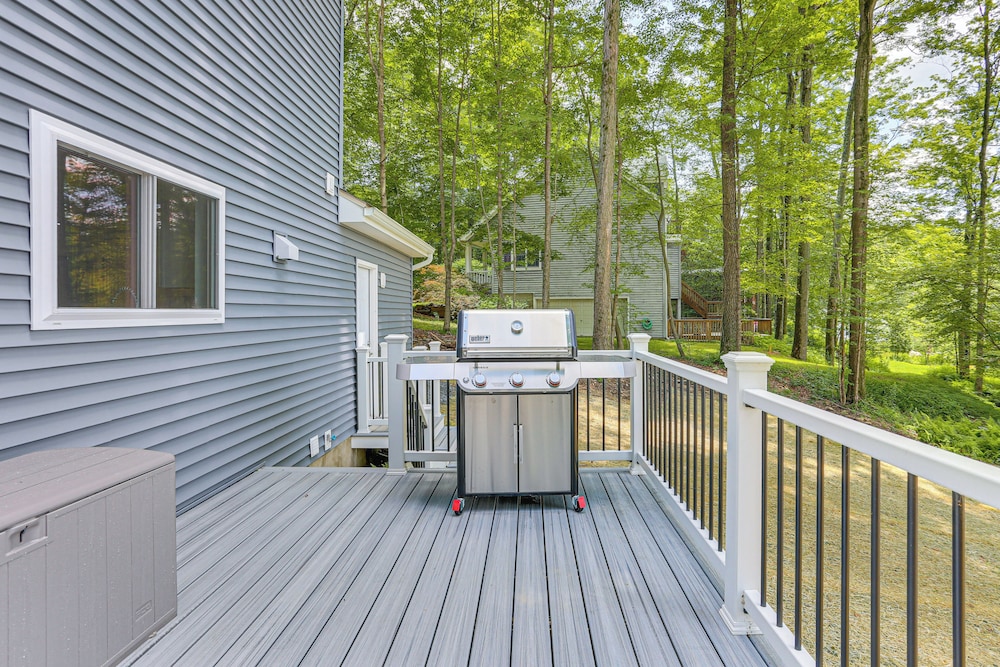 Boat, Fish & Unwind: Waterfront Gem in Pocono Mtns