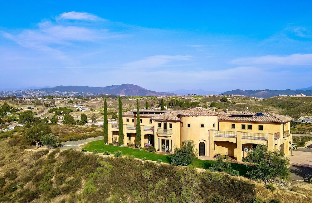 Palazzo Del Sol By Avantstay Breathtaking Home w Mountain Views Hot Tub