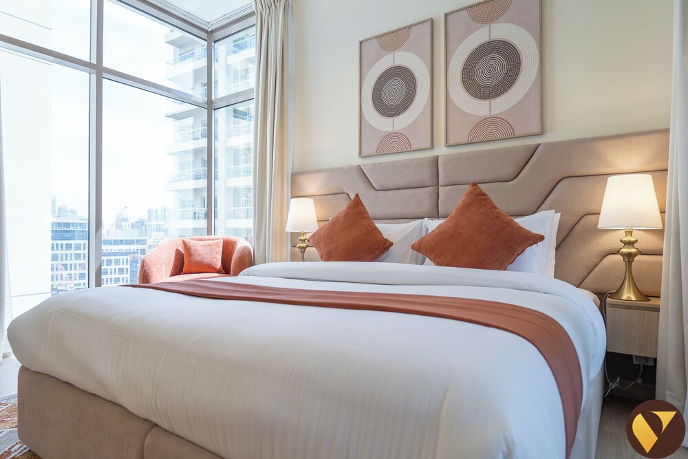 Elegant 2BR Canal View Near Dubai Mall