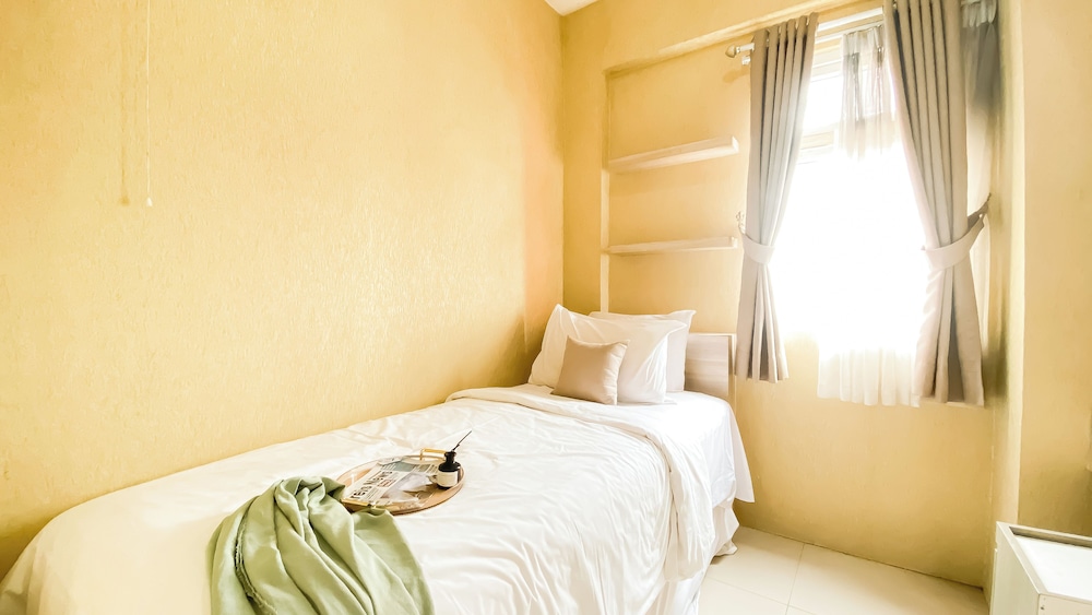 Comfy 2Br Near Mall At Green Pramuka City Apartment