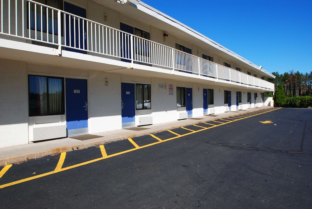 Motel 6 Chicopee, MA - Springfield