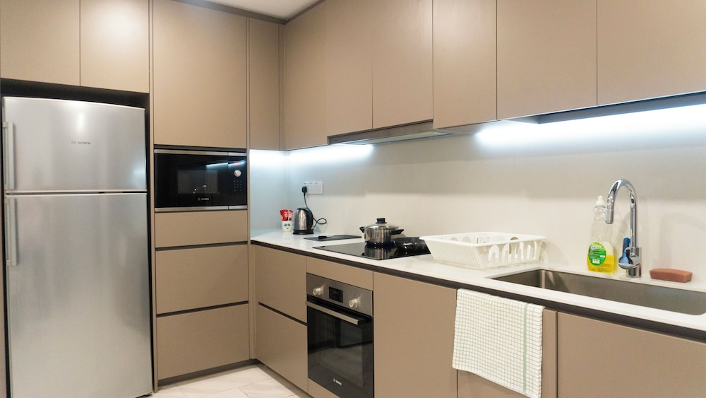 Moonway Luxury Suites At Eaton Residence
