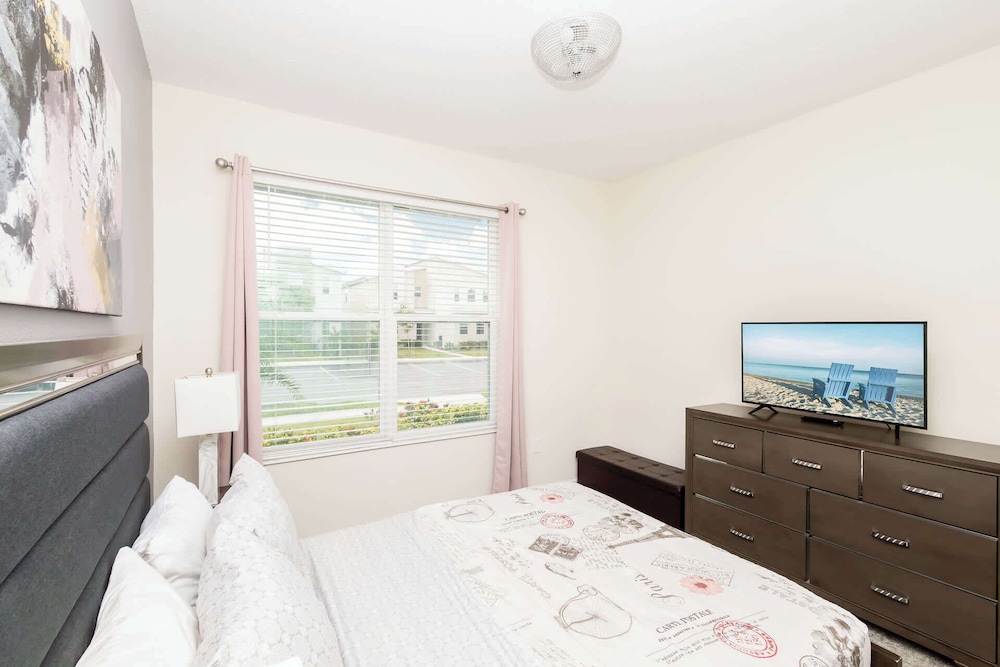 Storeybook Escape Sleeps 11!