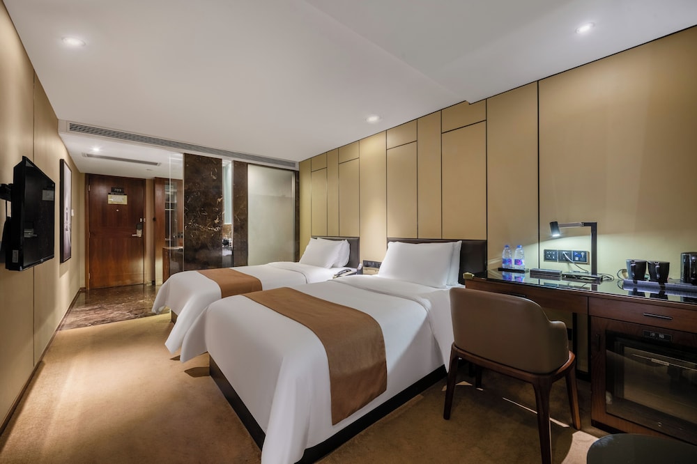 CNHOL RADIENT HOTEL