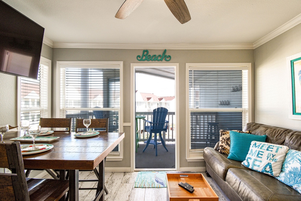 Seascape 1318 1 Bedroom Condo by RedAwning