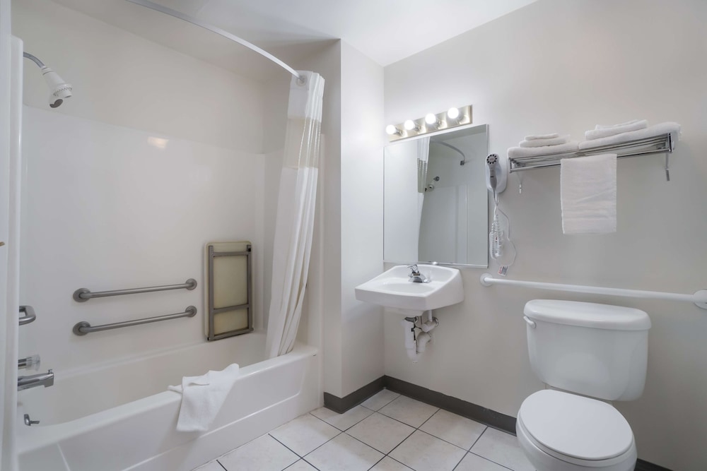 Green River Vacations - Americas Best Value Inn Green River - Property Image 11