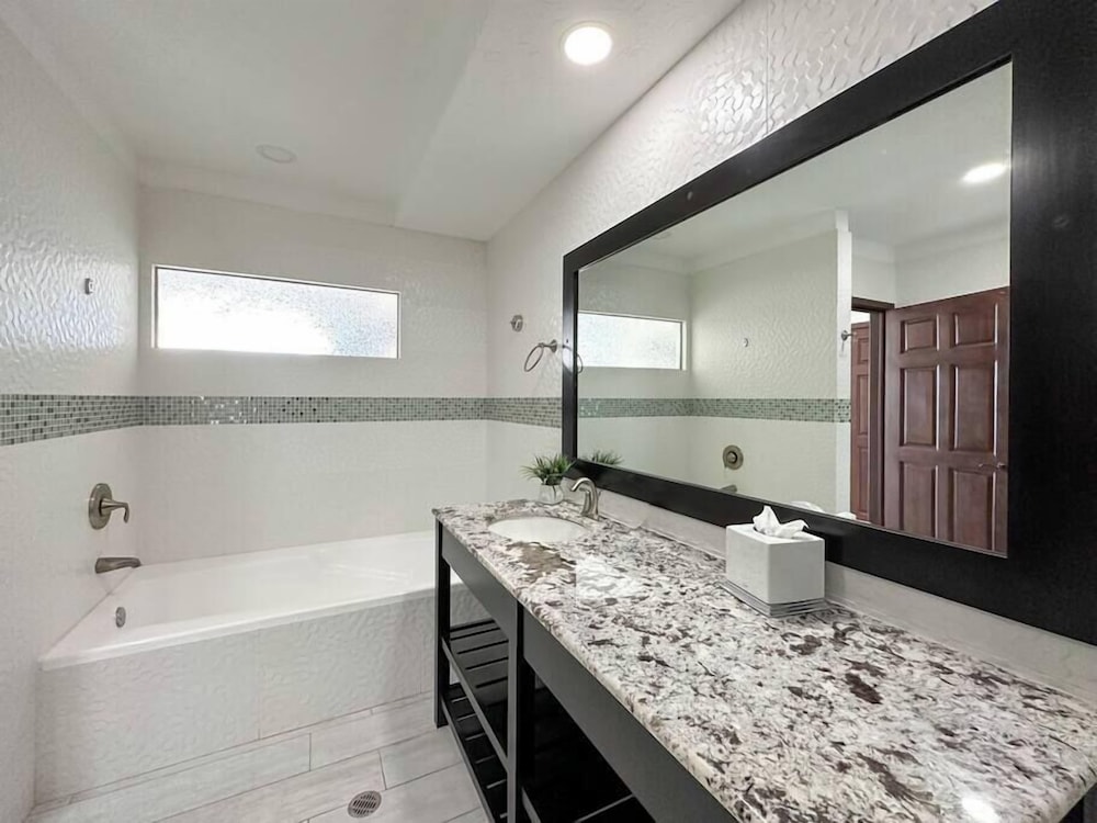 Family Friendly Condo With Oceanfront Views