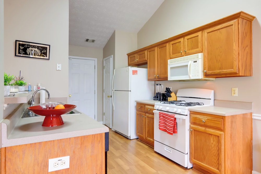 2 Mi to Heritage Park: Pet-friendly Mcdonough Home