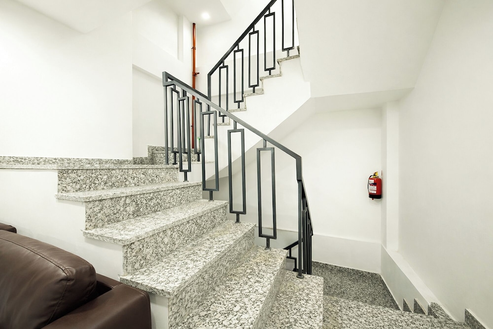 Fabhotel City Charm