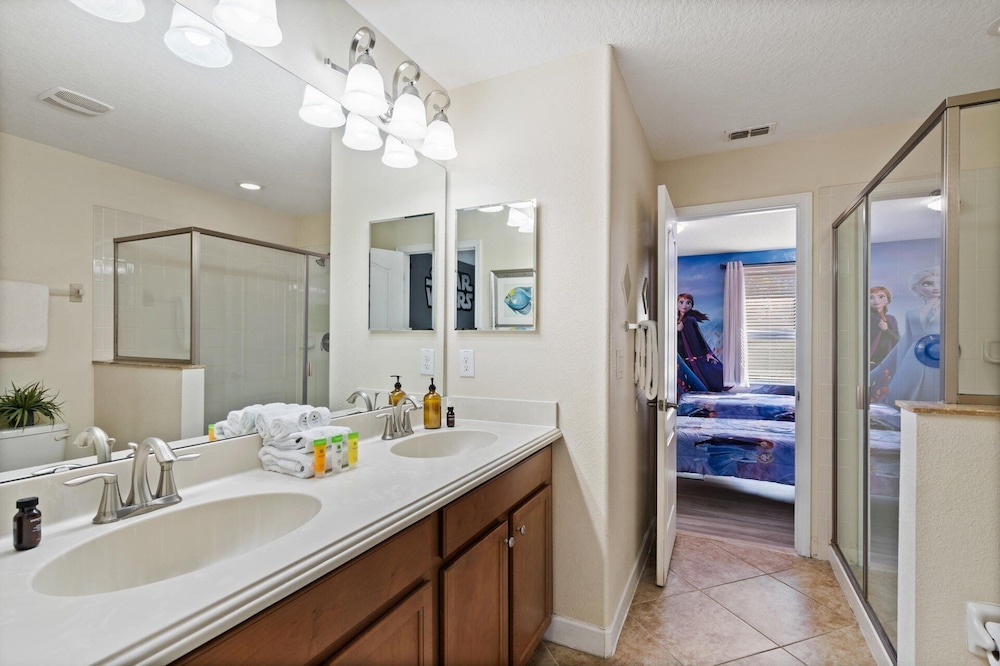 Championsgate Resort 8 Bedroom Pool Home with Spa 8 Home