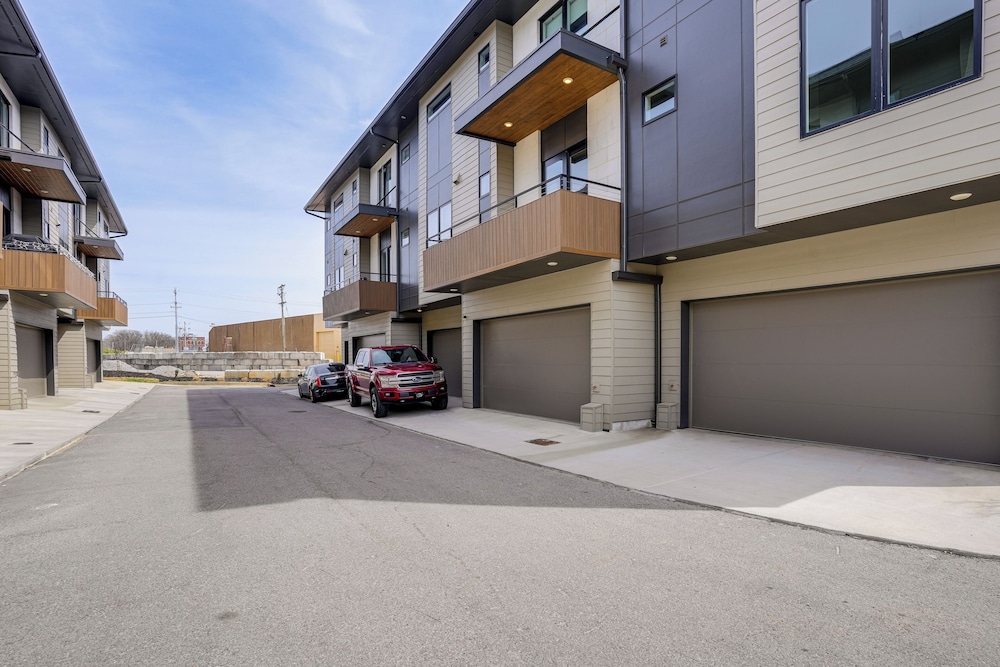 2 Mi to Dtwn: Walkable Retreat in Chattanooga!