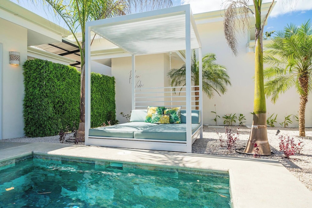 Duna Property - 2 Villas 2 Pools 7 Br Luxury Oasis Centrally Located