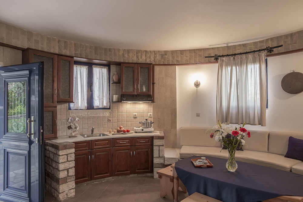 Mathraki Resort