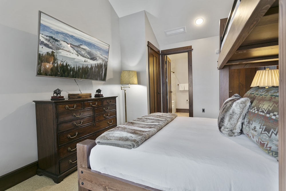 Arrowleaf Lodge- Two Bedroom #401 2 Condo