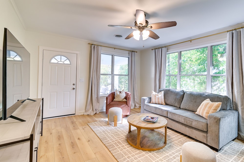 Oxford Vacations - Centrally Located Home Steps to Oxford Square! - Property Image 16