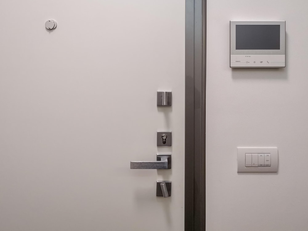 Central 2br Apartment Private Parking Long Term Welcome view 3