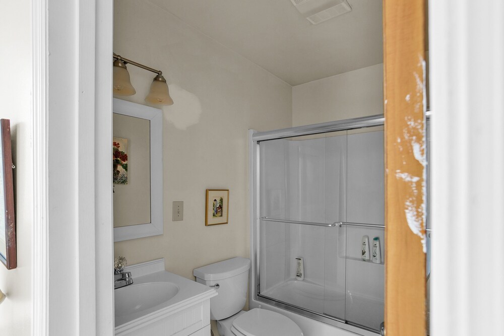 Home Port - Spacious Retreat In Prime Location 4 Bedroom Home