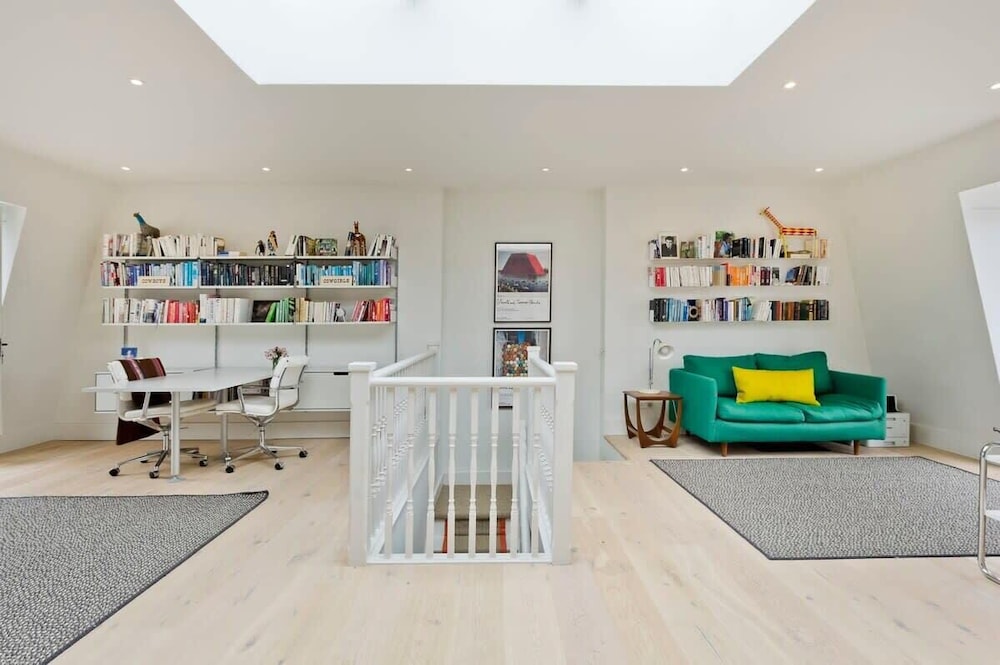 Gorgeous & Grand 5 Bed House, Holland Park
