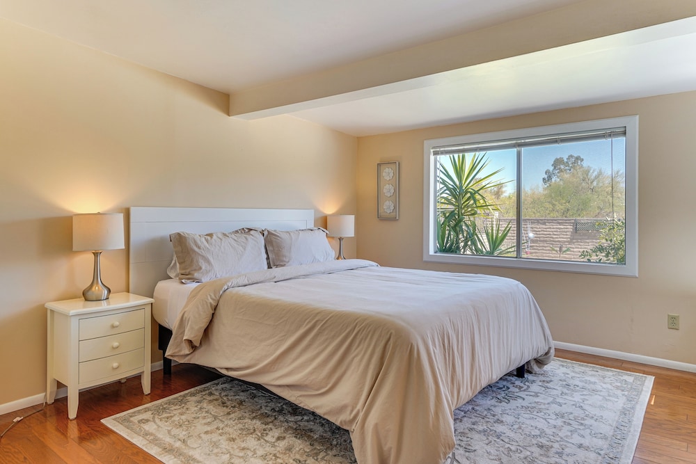 Near Catalina Hiking Trails: Mtn-view Home w/ Pool