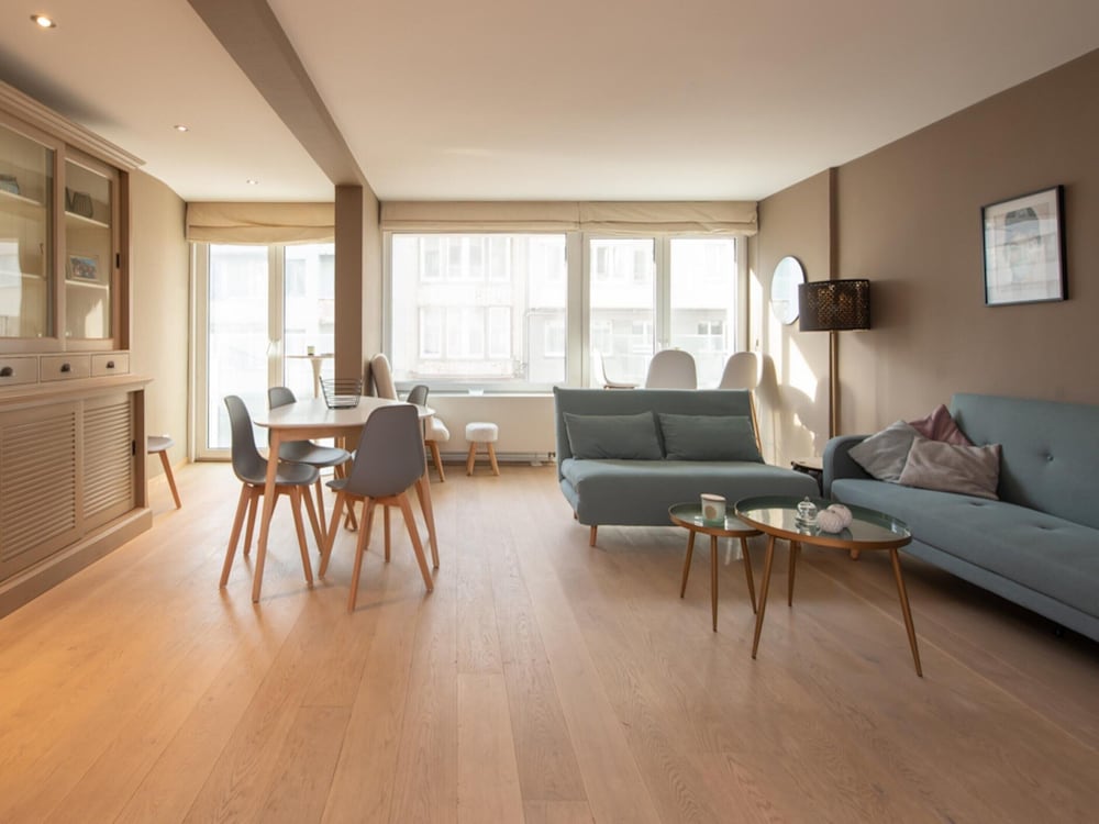 Apartment With Side sea View