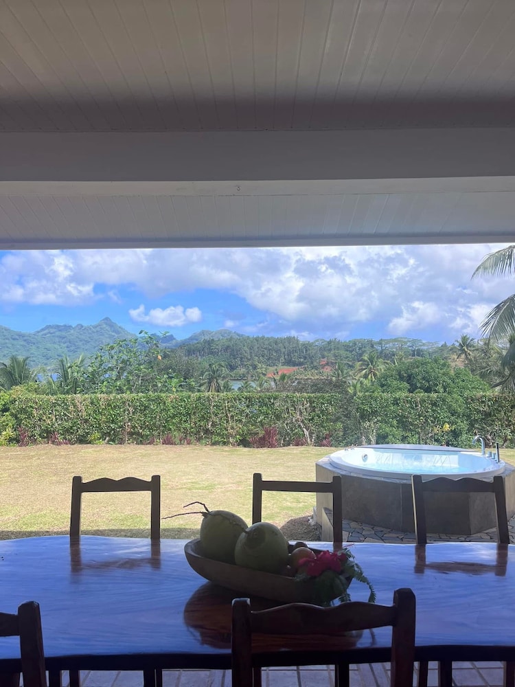 Huahine - Maroe Villa One