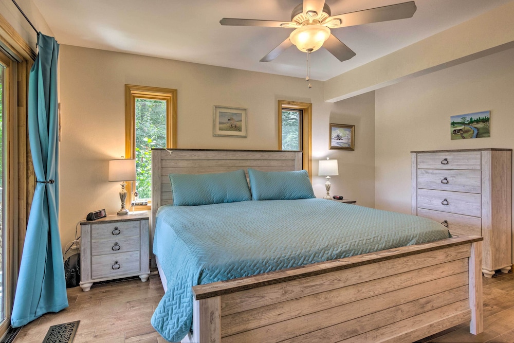 Mountain Escape w/ Stunning Views! view 2