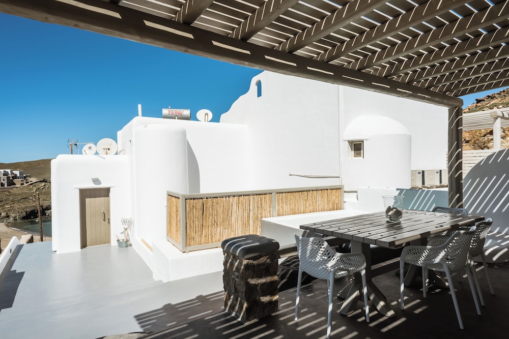 Mykonist Merchia Beach Villas & Suites