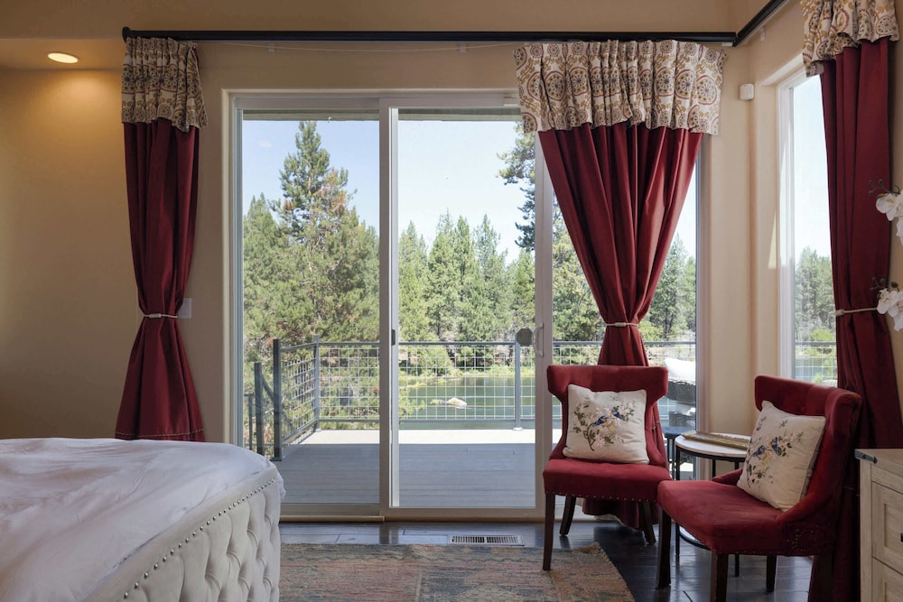 Amazing Riverfront on the Water- Big Sky Bend