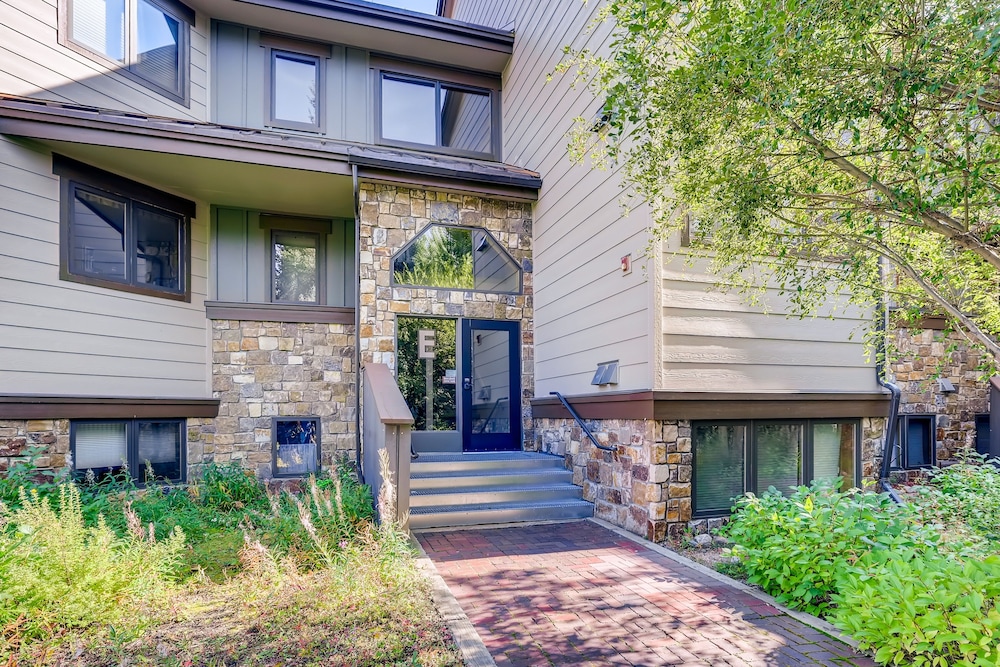 Platinum Frost Fire, Hot Tub Access, Sleeps 4, Keystone Family Fun Basecamp 1 Bedroom Condo by RedAwning view 5