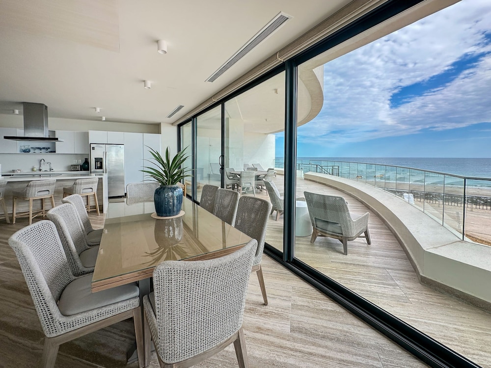 3BR Ground Floor Condo With Direct Pool Access