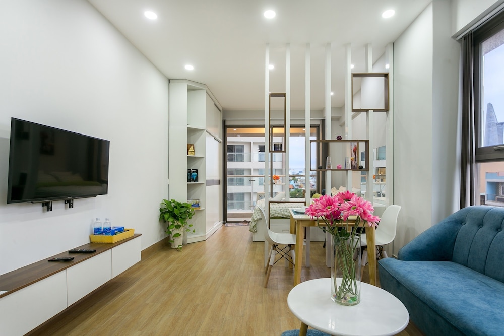 Jennifer House - Millenium Apartment