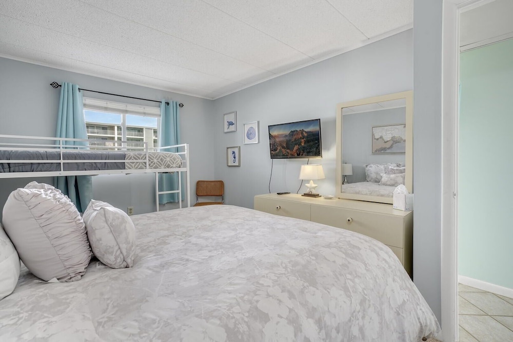 Thunder Island 147d 2 Bedroom Condo by RedAwning view 5