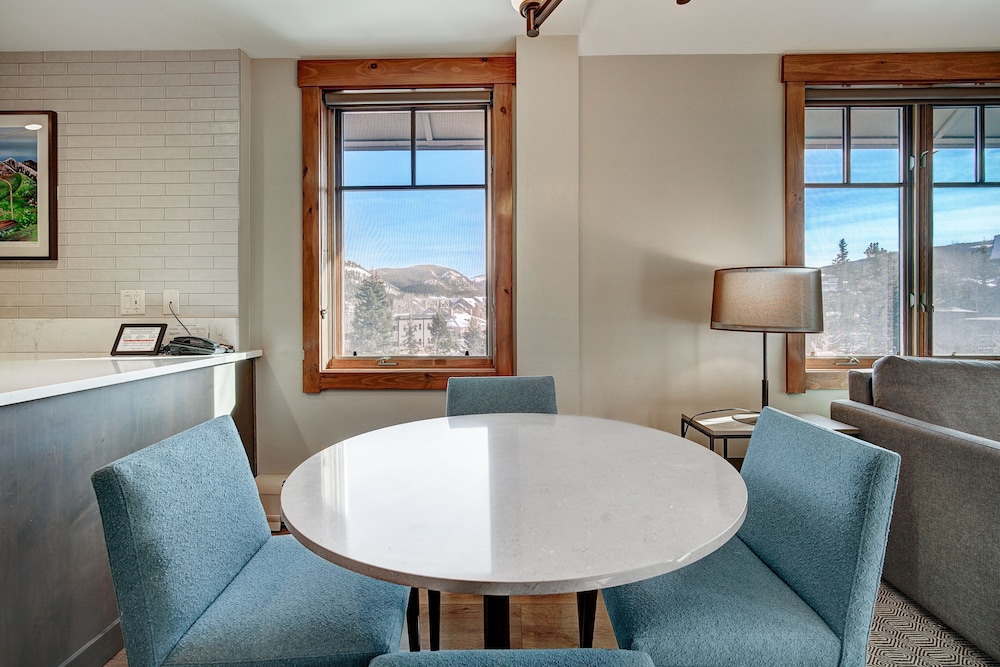 Beautifully Updated Mountain Chic Condo 1 Bedroom Condo