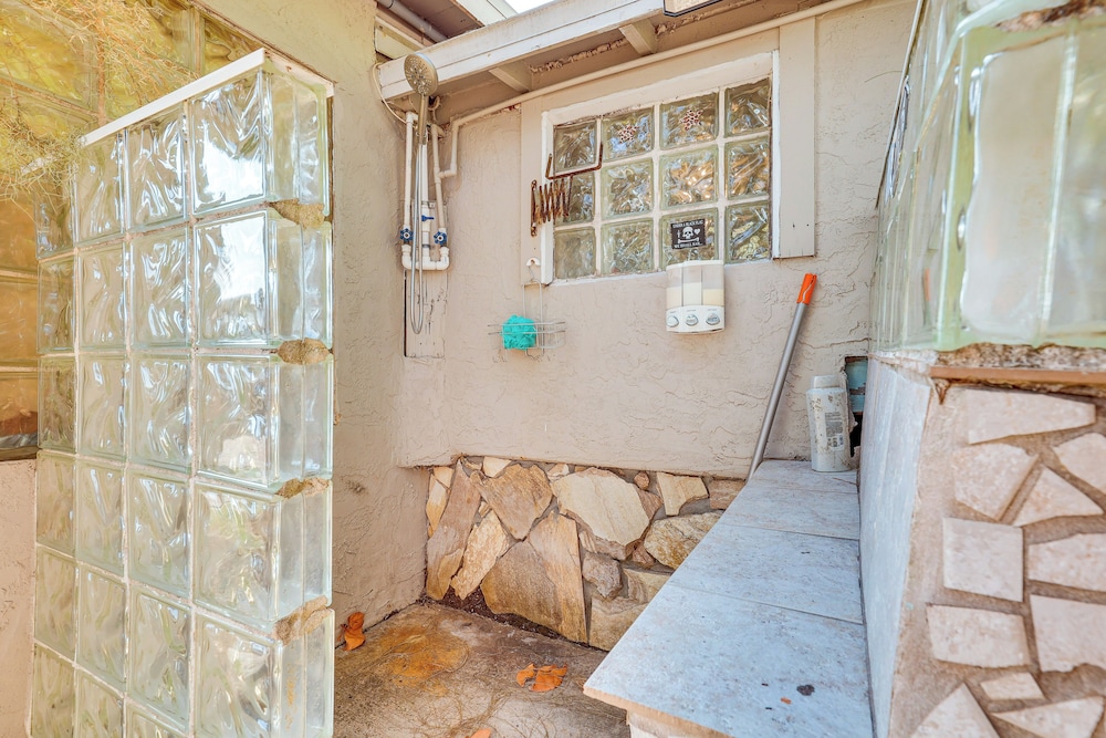 6 Mi to Beach: Riverfront Home in Ruskin!